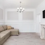 Glam Apartment Mila With Balcony In Warsaw By Noclegi Renters